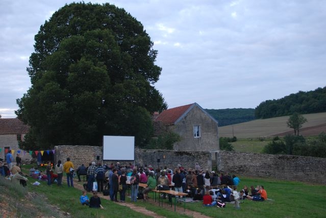 12 projection dehors